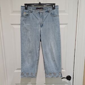 Gloria Vanderbilt Light Blue Cropped Jeans with Embroidered Detail
